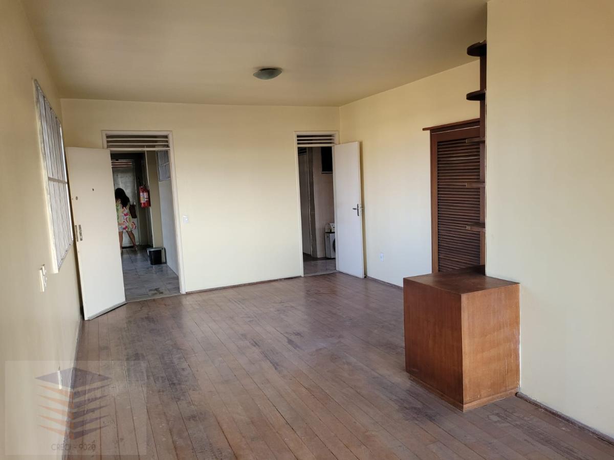 Apartamento à venda com 3 quartos, 106m² - Foto 2